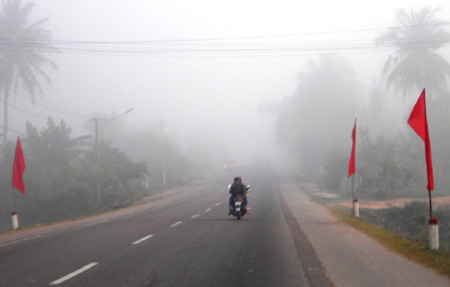 Sương mù dày đặc hiếm gặp ngày đầu năm mới