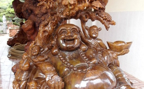 Gỗ và đá phong thủy tiền tỷ trong nhà đại gia Trầm Bê