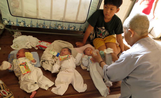 Thời sự trong ngày: Bỏ rơi 3 sơ sinh ở cổng chùa