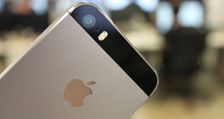 Apple được khuyên nên bán cả iPhone Android