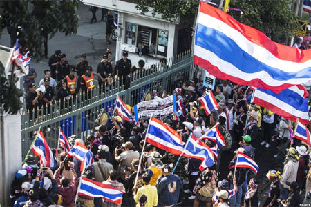Bom nổ giữa khu biểu tình Bangkok