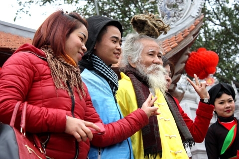 Những hình ảnh phản cảm tại Hội Lim