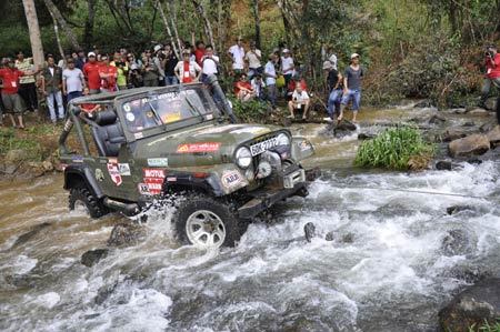 Khởi tranh Giải đua ôtô địa hình Damb’ri Challenge 2014