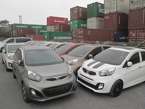 Sờ gáy Việt Kiều nhập ôtô hồi hương