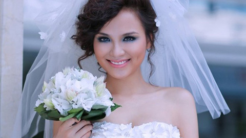 Hoa hậu đón ngày yêu cùng hội độc thân