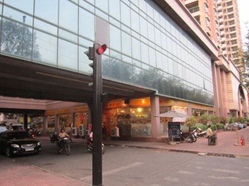 Cao ốc giữa Sài Gòn hoang vắng vì đồn bị yểm bùa