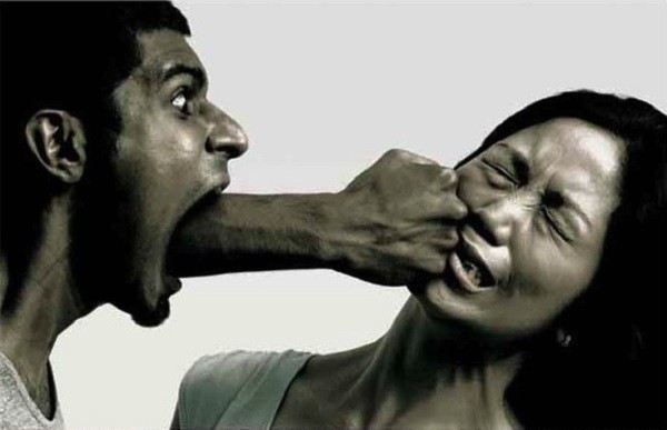 Giữa Thủ đô: Hàng xóm đánh người còn bắt quỳ xin lỗi