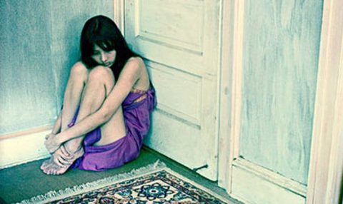 Nữ sinh bị cưỡng hiếp tập thể trước cổng trường