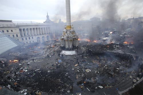 Thủ đô Ukraine tan tành vì khói lửa biểu tình