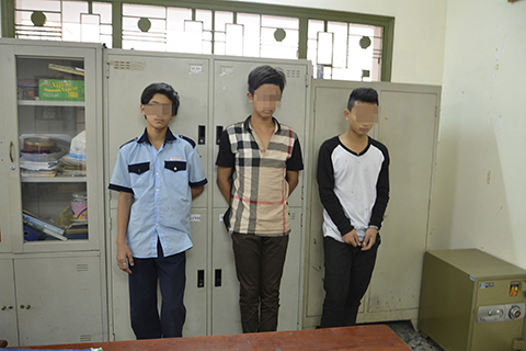 Nhóm học sinh dọa chặt tay bạn để lấy 1,4 triệu