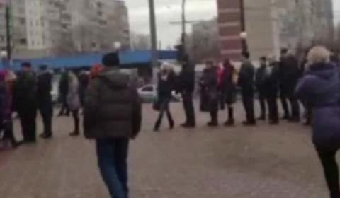 Sợ bất ổn, dân Ukraina xếp hàng dài rút tiền
