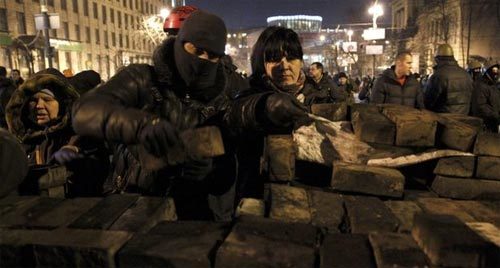 Sau ngày đẫm máu, giới chức Ukraina bị trừng phạt tới tấp