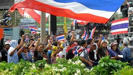 Nổ giữa khu mua sắm Bangkok, 6 người bị thương