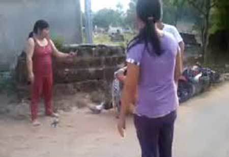 Đánh ghen, cắt tóc, lột truồng tình địch