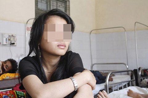 Chồng đánh ngất xỉu vợ đang mang bầu vì cãi lại