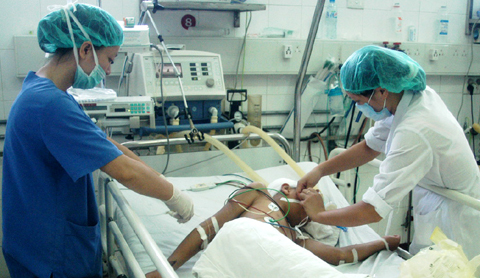 Bác sỹ đang bị vắt kiệt sức lao động