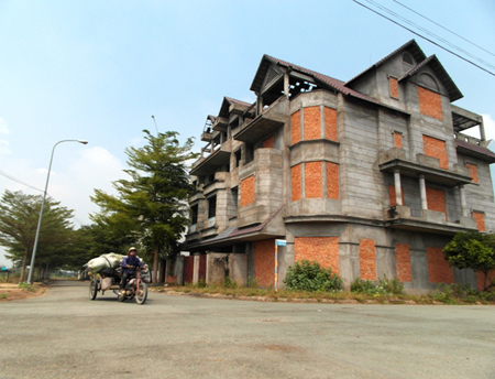 Bất động sản ở TP.HCM: Từ 'hoành tráng' đến 'hoang tàn'