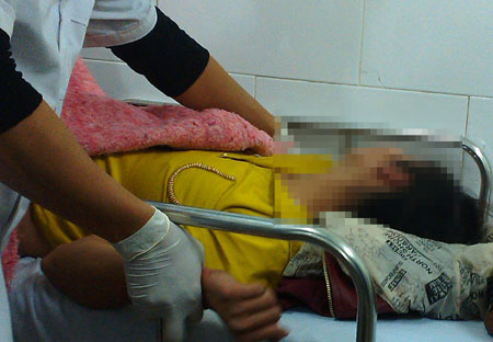 Cô gái trẻ “ngáo đá”, quậy tưng bừng ở bệnh viện