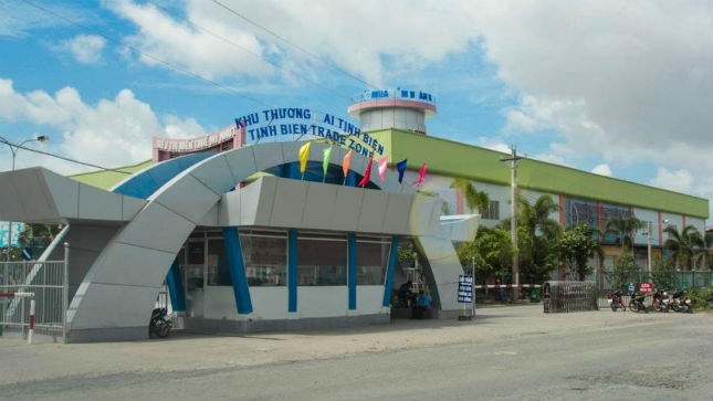 Xin miễn thuế, bán tháo 40 ngàn chai rượu ngoại sắp hết hạn