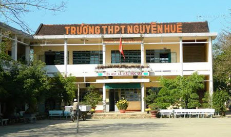 Sa thải thầy giáo đánh học trò