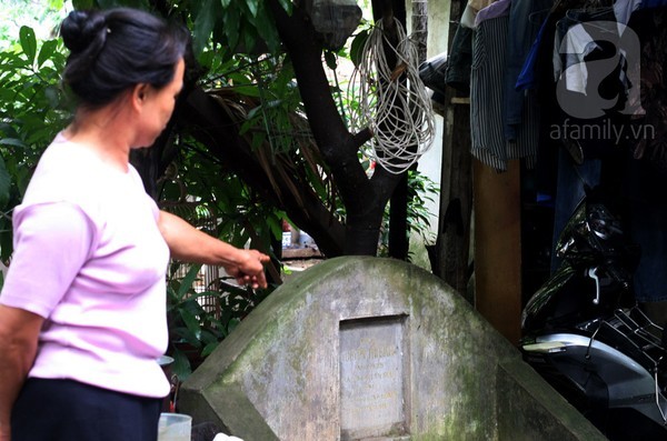 Chỉ ở Hà Nội: Uống nước cạnh huyệt, phơi đồ trên mộ người chết