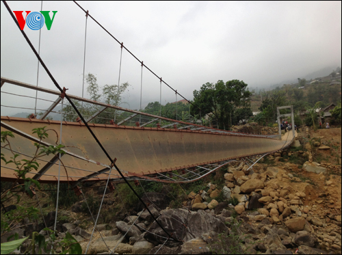 Hai trực thăng đưa BS lên cứu nạn nhân vụ sập cầu