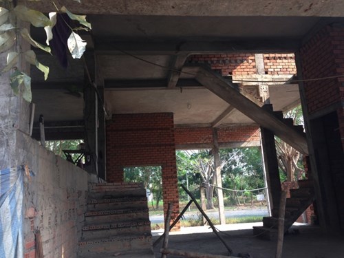 Nhà triệu đô bỏ hoang và những lời đồn ma ám