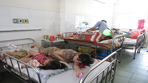 Cứu sống bé trai ngưng thở vì biến chứng bệnh sởi