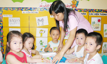 Tranh cãi chuyện trẻ học tiếng Anh sớm