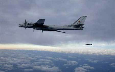 Máy bay ném bom Nga lao vào vùng phòng không Hàn
