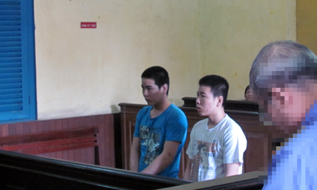 Hai anh em thay nhau hại đời con gái bà chủ