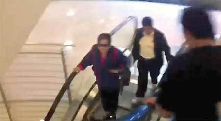 Vợ cũ của Thaksin bị người biểu tình quấy rối