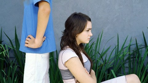Con mẹ cao to, đẹp trai sao phải lấy đứa lùn như nó!