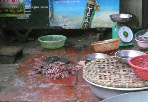 Cua xay, thịt lợn băm sẵn: Bẩn không thể tả