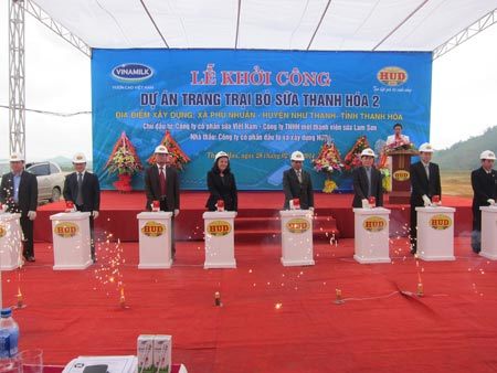 Vinamilk lại xây trang trại bò sữa