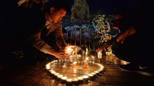 Dân TQ thắp nến tưởng niệm nạn nhân vụ đâm dao