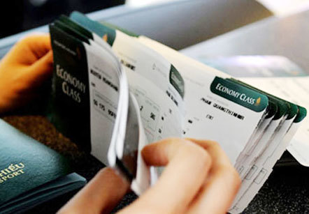 Máy bay vắng khách, ê hề giá rẻ