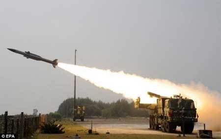 Máy bay dân dụng Israel dùng laze bắn hạ tên lửa