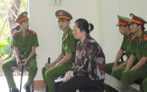 Đề nghị tử hình vợ bí thư xã dùng rựa giết người