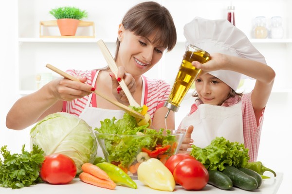 7 mẹo giúp mẹ “biến” bé kén ăn thành ham ăn