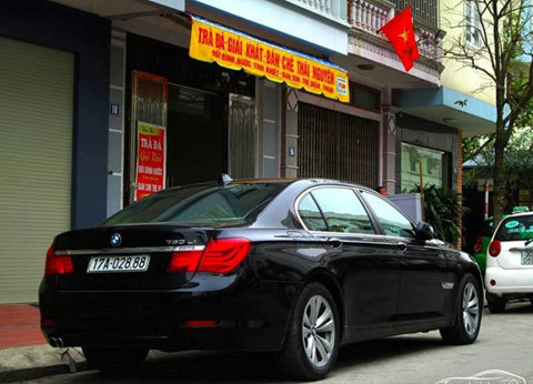 Soi độ giàu có của đại gia Thái Bình qua xế xịn