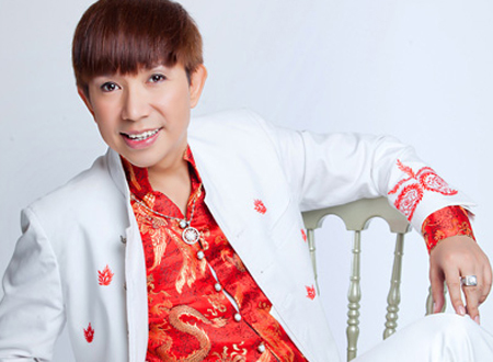 Long Nhật: Sinh con thứ 3 ở tuổi 48