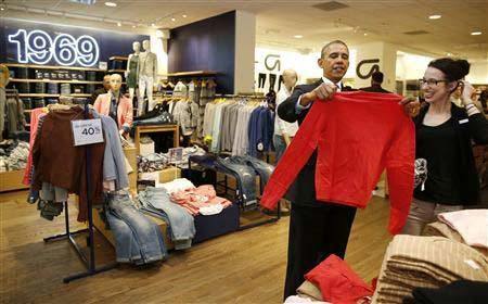 Theo chân Obama đi sắm váy áo cho vợ con