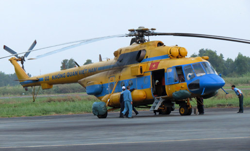 Video: Trực thăng quần thảo kiếm máy bay mất tích