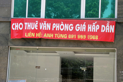 Tháp văn phòng rỗng ruột vì khách thuê 'bùng' nợ