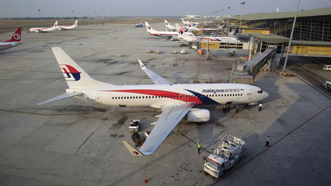 Thế giới 24h: Máy bay mất tích vẫn mù mịt