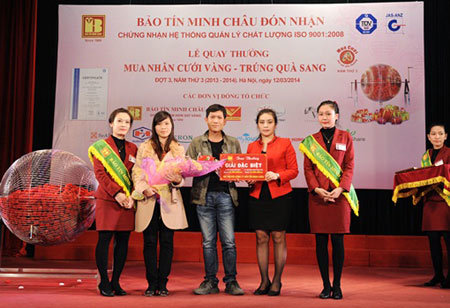 Trao thưởng đợt 3 Mua nhẫn cưới vàng trúng quà sang