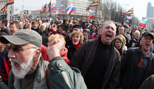 Căng thẳng tăng vọt trước giờ bỏ phiếu ở Crưm