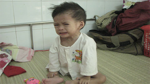 Thương bé trai có trái tim yếu ớt