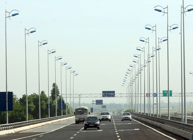 Đường cao tốc đắt vì tham nhũng và xã hội đen